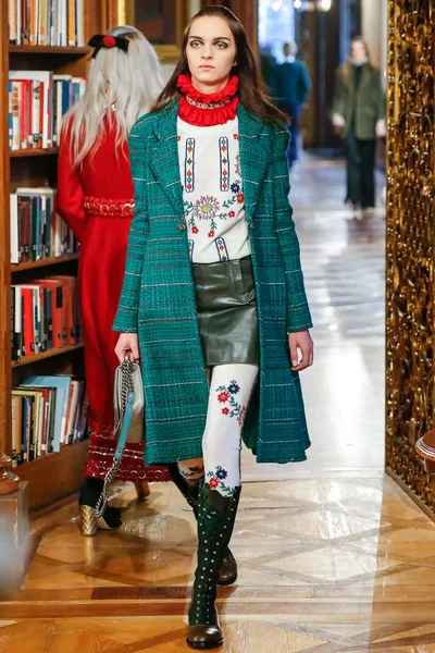 Look 15